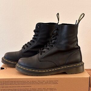 Dr. Martens 1460 Pascal